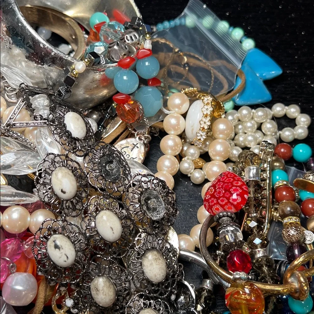 Gallon Bag Lot of Craft Jewelry Some Wearable - Picture 14 of 17